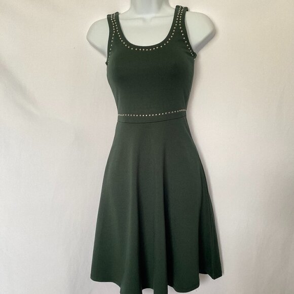 Rosie Harlow Green & Stud Design Dress - Picture 2 of 8